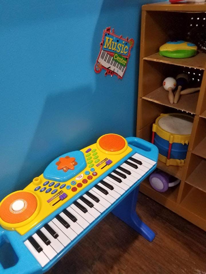 Toy keyboard and other musical instruments in a classroom