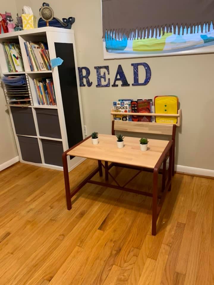 Child's desk and chair with a bookshelf and the word READ on the wall