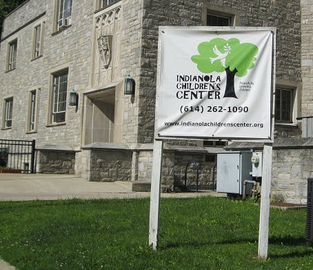 Sign for Indianola Children's Center with a tree logo
