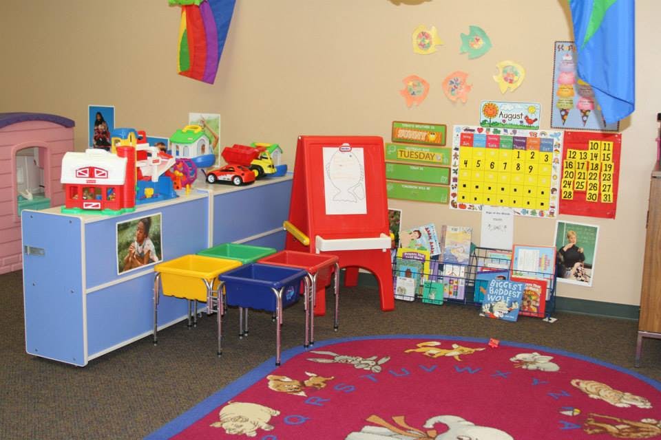 Classroom with toys, an easel, and a colorful rug
