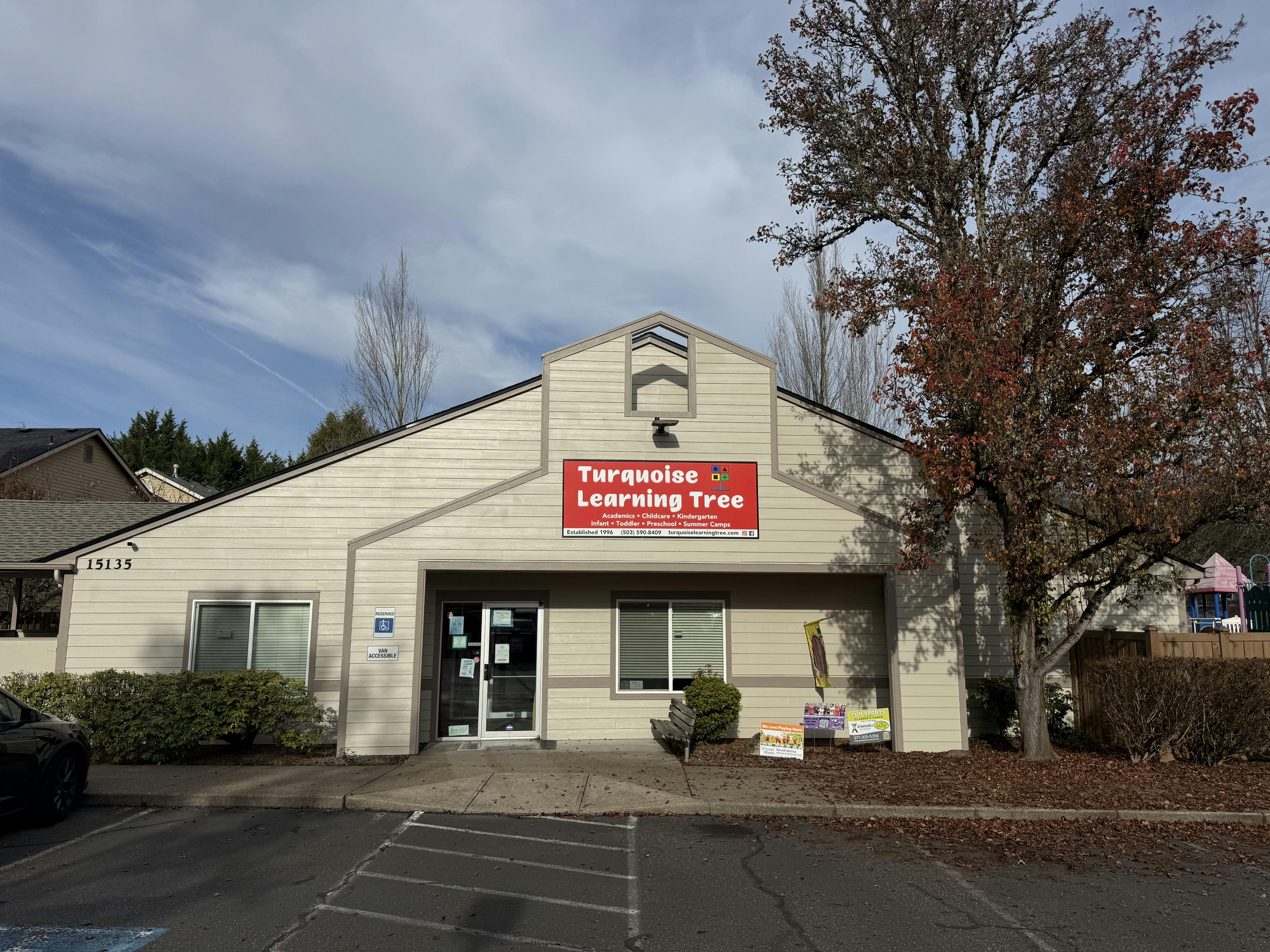 Building with a red sign that reads "Turquoise Learning Tree"