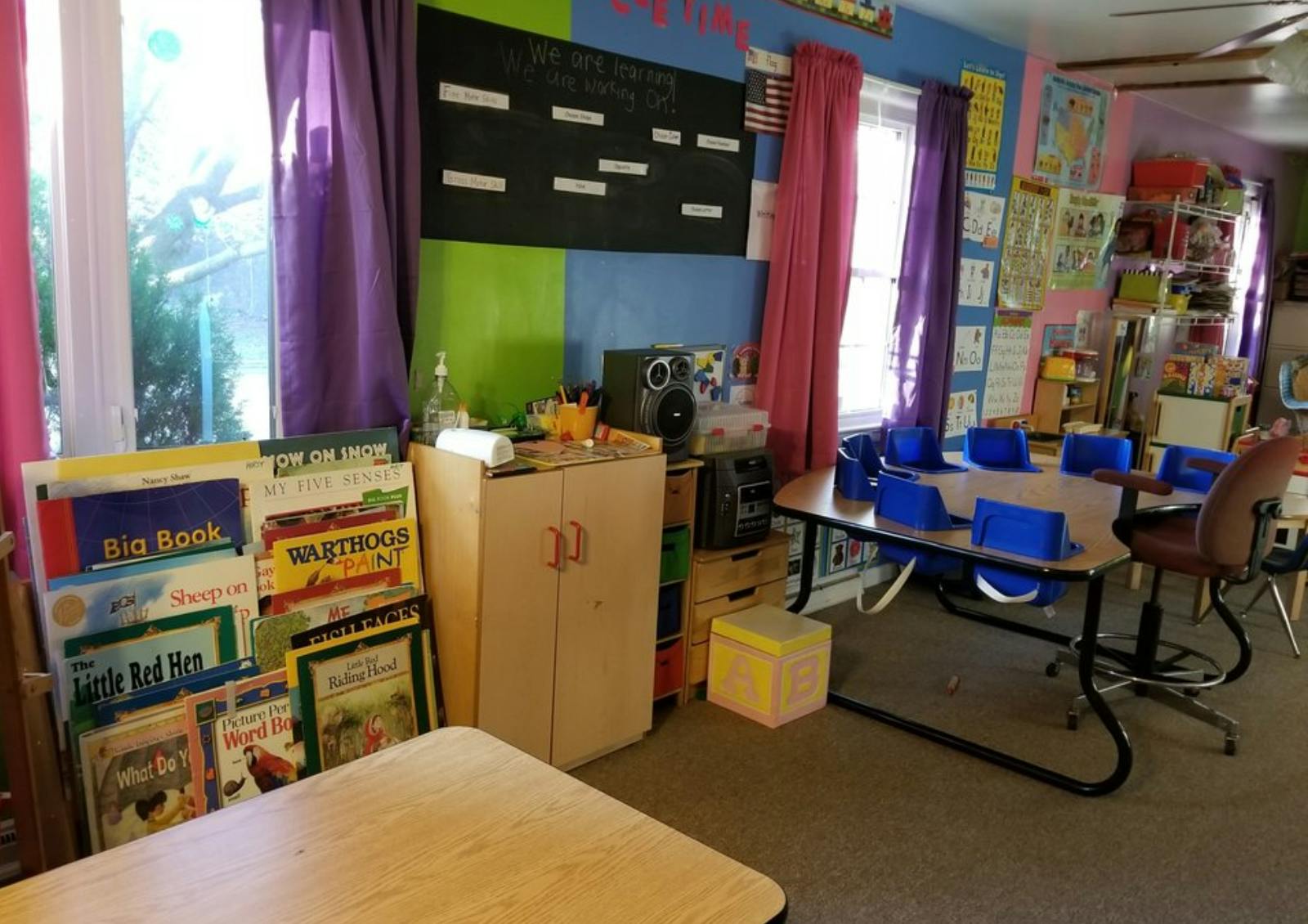 Classroom with books, tables, and chairs