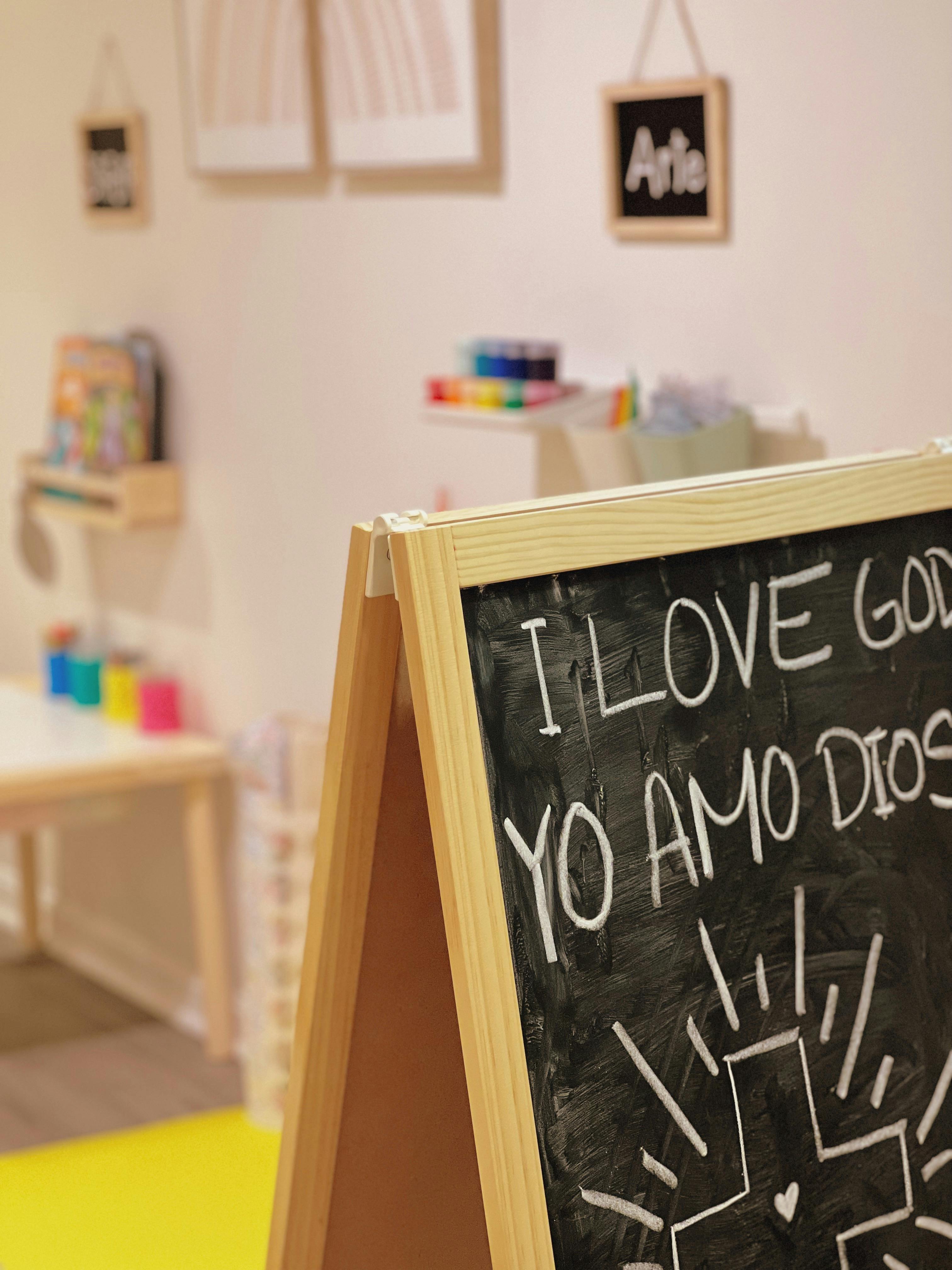 Chalkboard with "I love God" and "Yo amo Dios" written on it