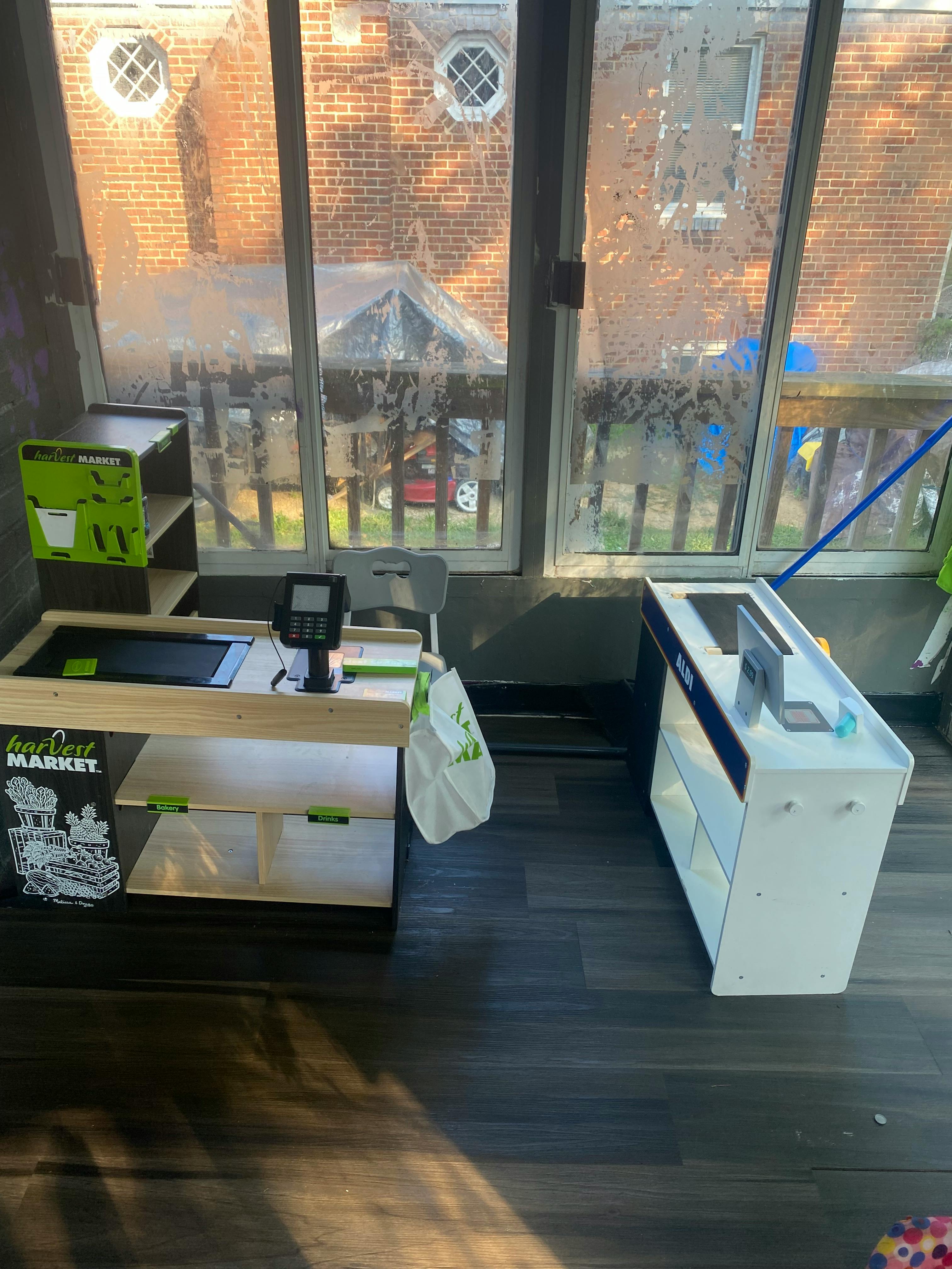 Play market stand with a cash register and a white display shelf