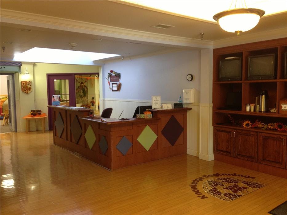 Reception desk with geometric shapes in a brightly lit room