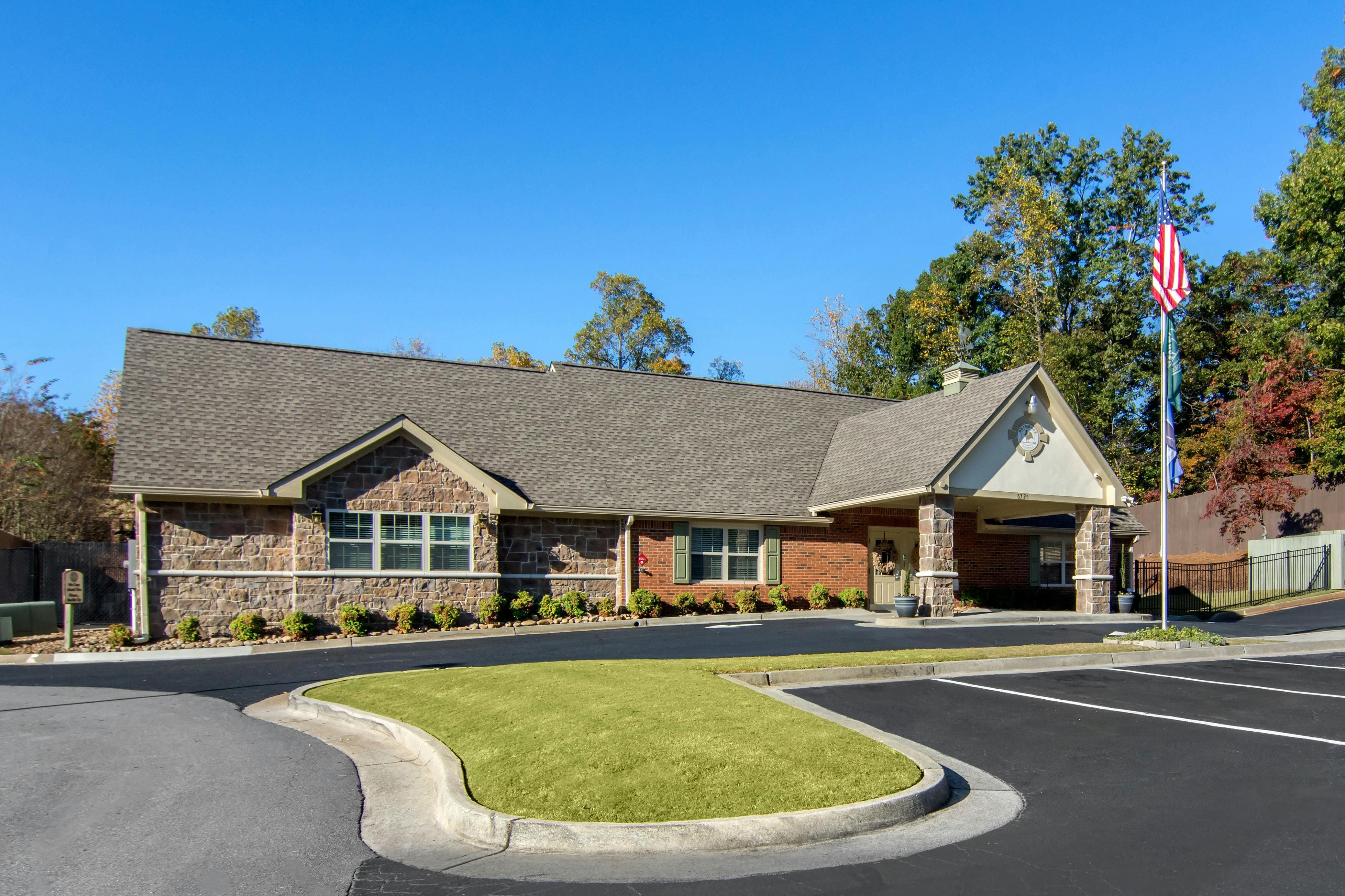 Single story building with a parking lot and an American flag