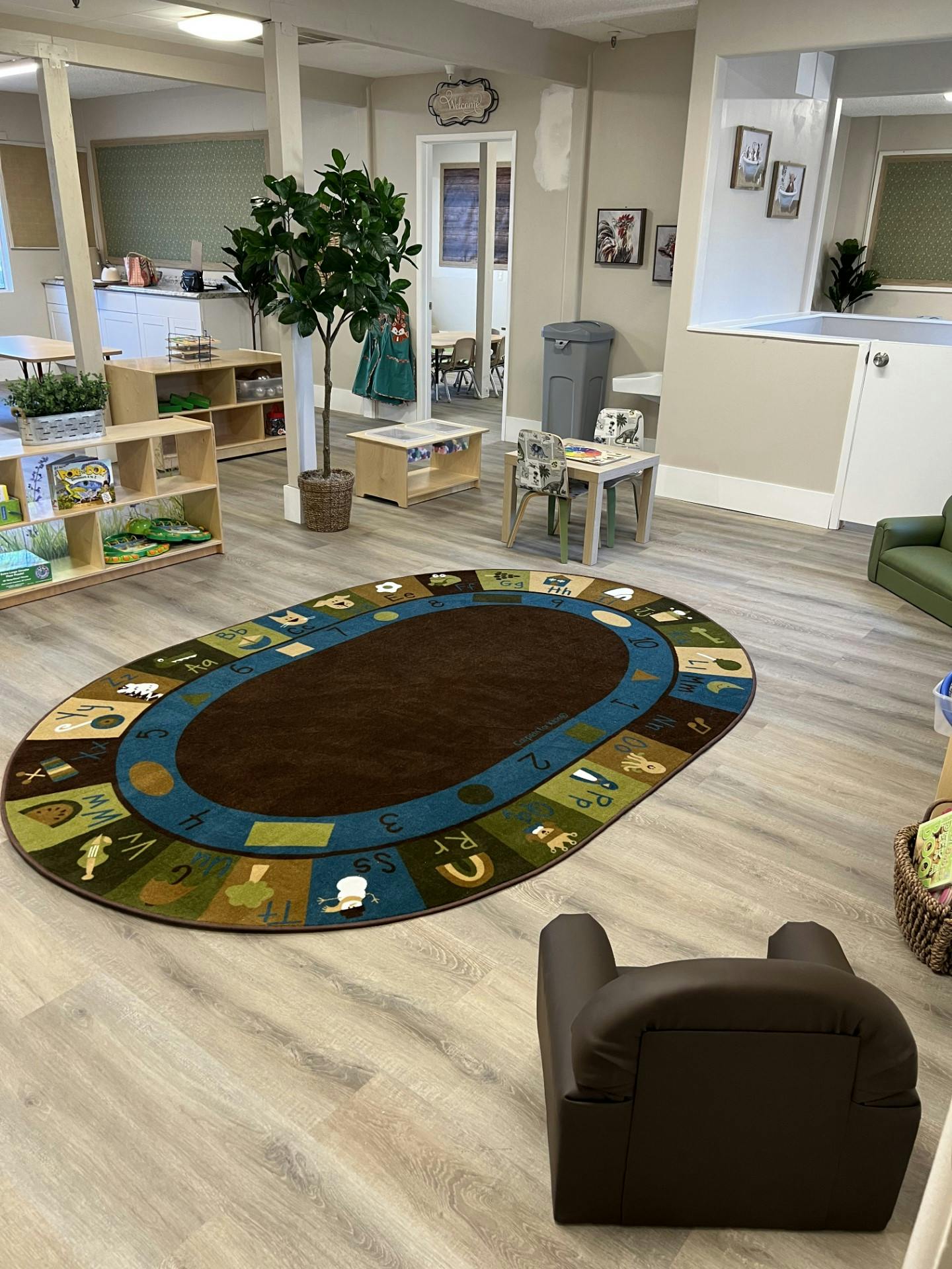 Oval rug with alphabet border in a classroom