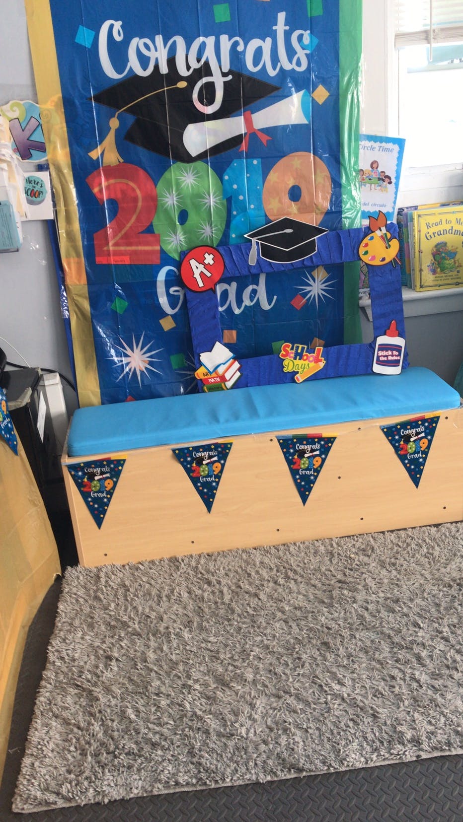 Graduation banner with "Congrats Grad 2019" and a photo booth frame