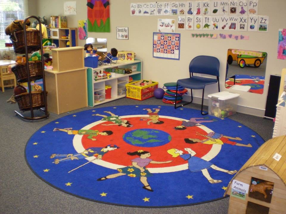 Classroom with a round rug depicting children around a globe