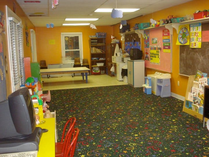 Empty classroom with colorful carpet and various learning materials
