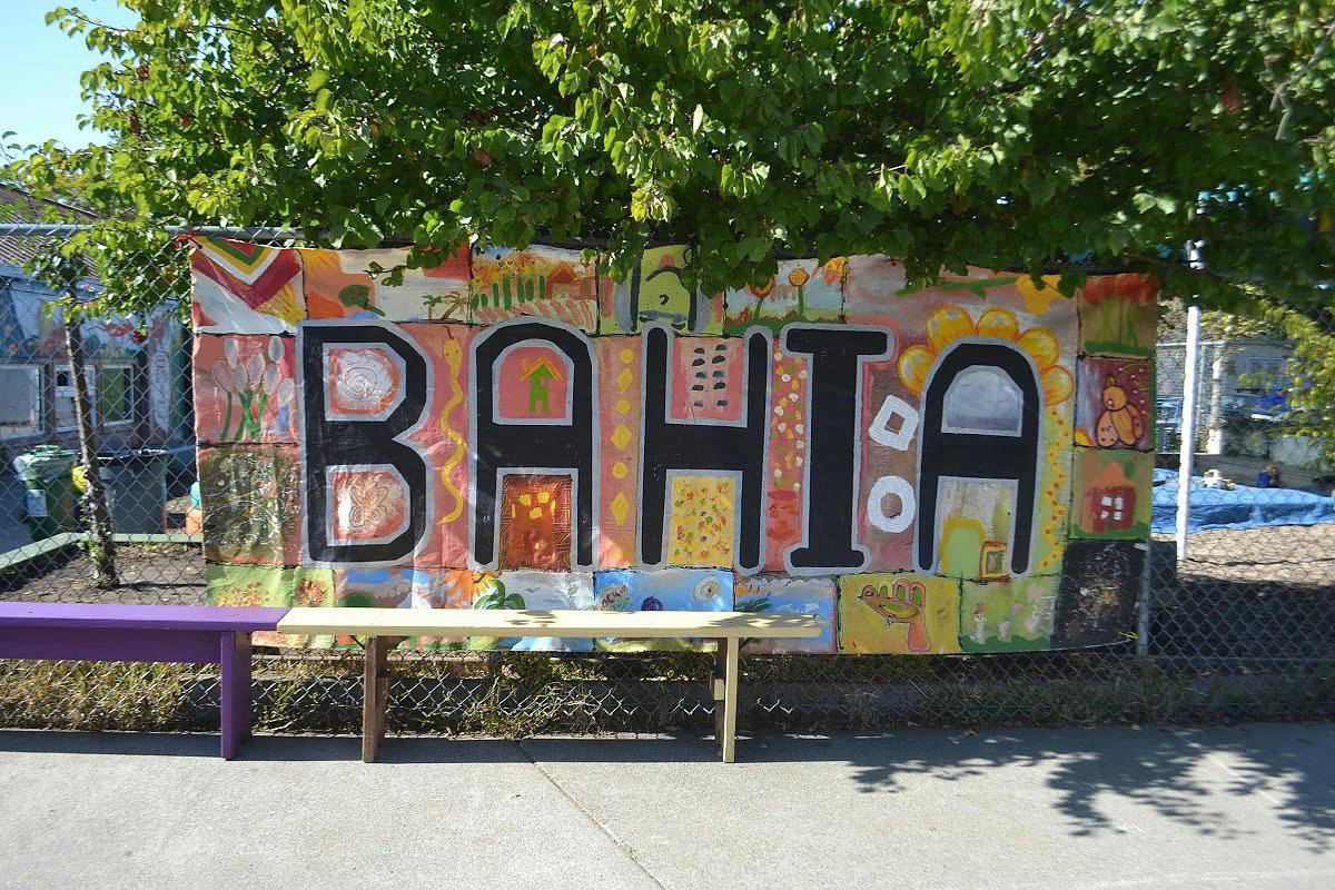 Mural with the word BAHIA in large letters, with benches in front