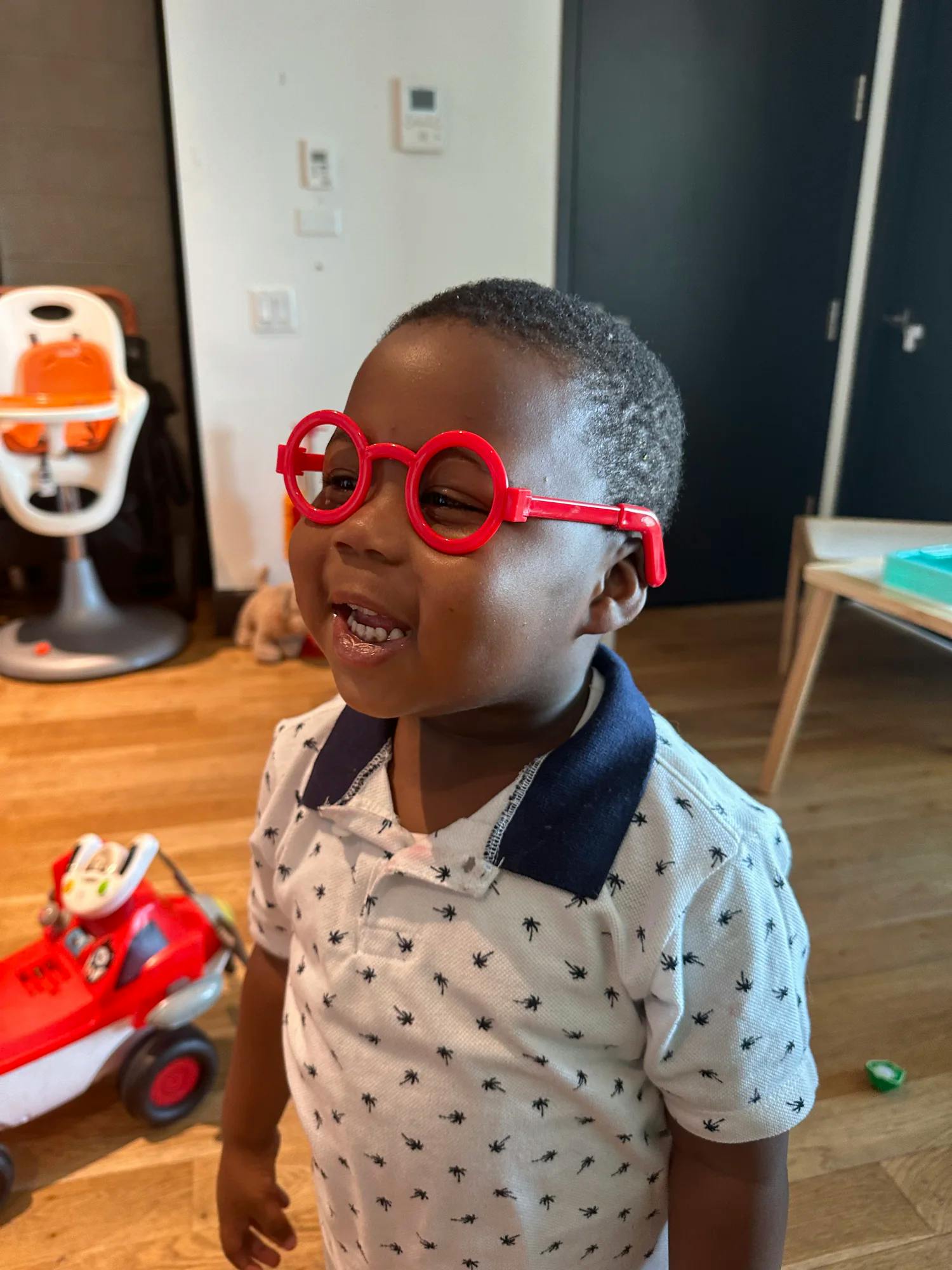 Child wearing red novelty glasses