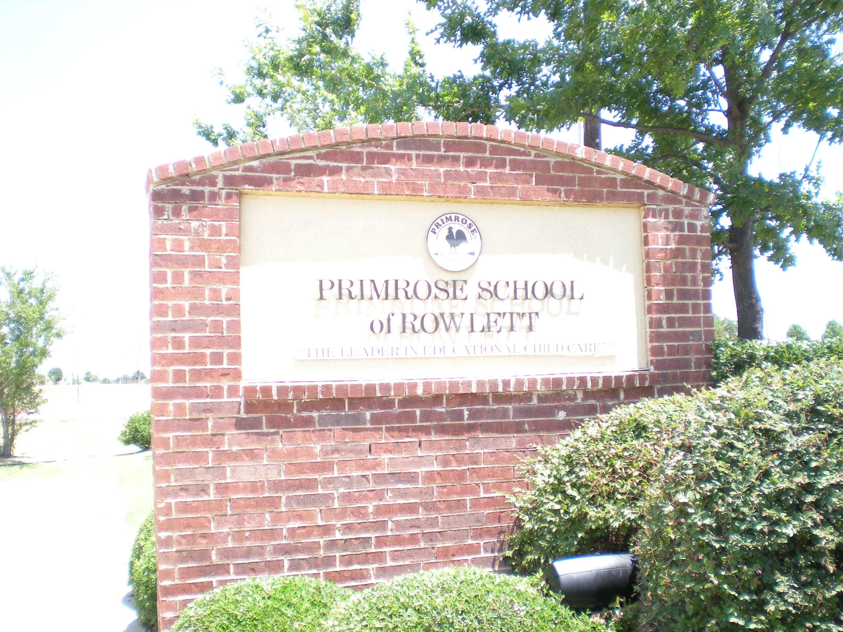 Brick sign for Primrose School of Rowlett