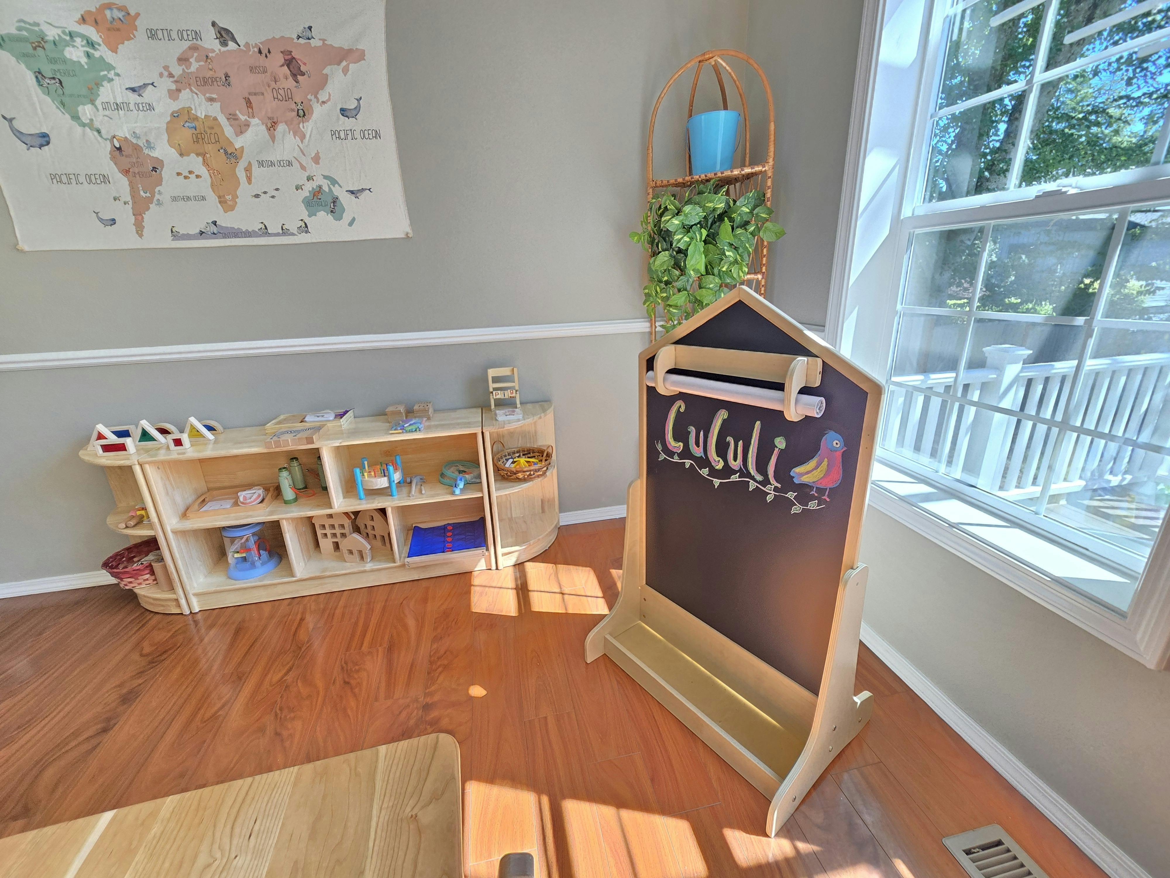 Chalkboard easel with "Cuculli" written on it in a classroom