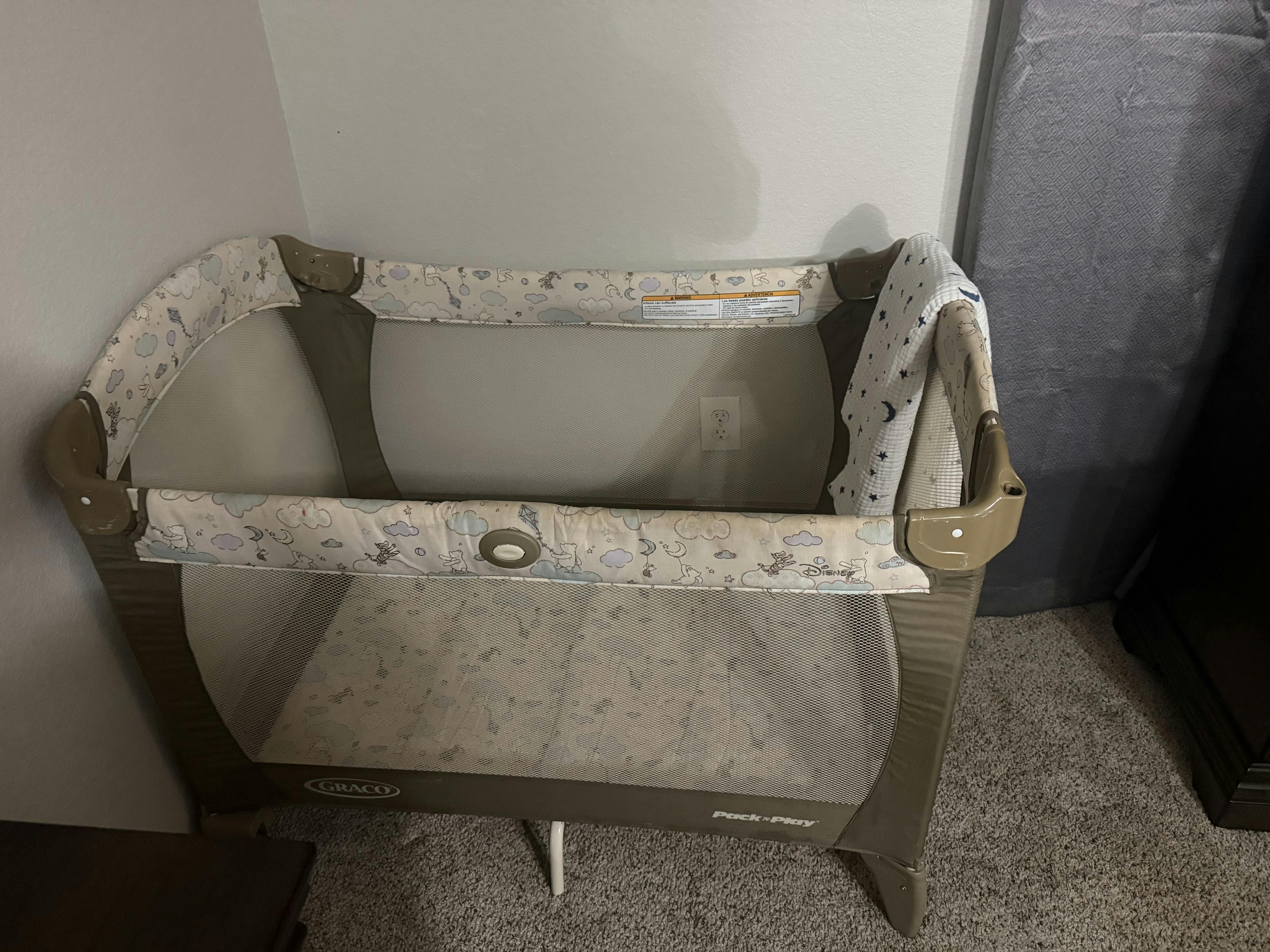 Portable playard or travel crib