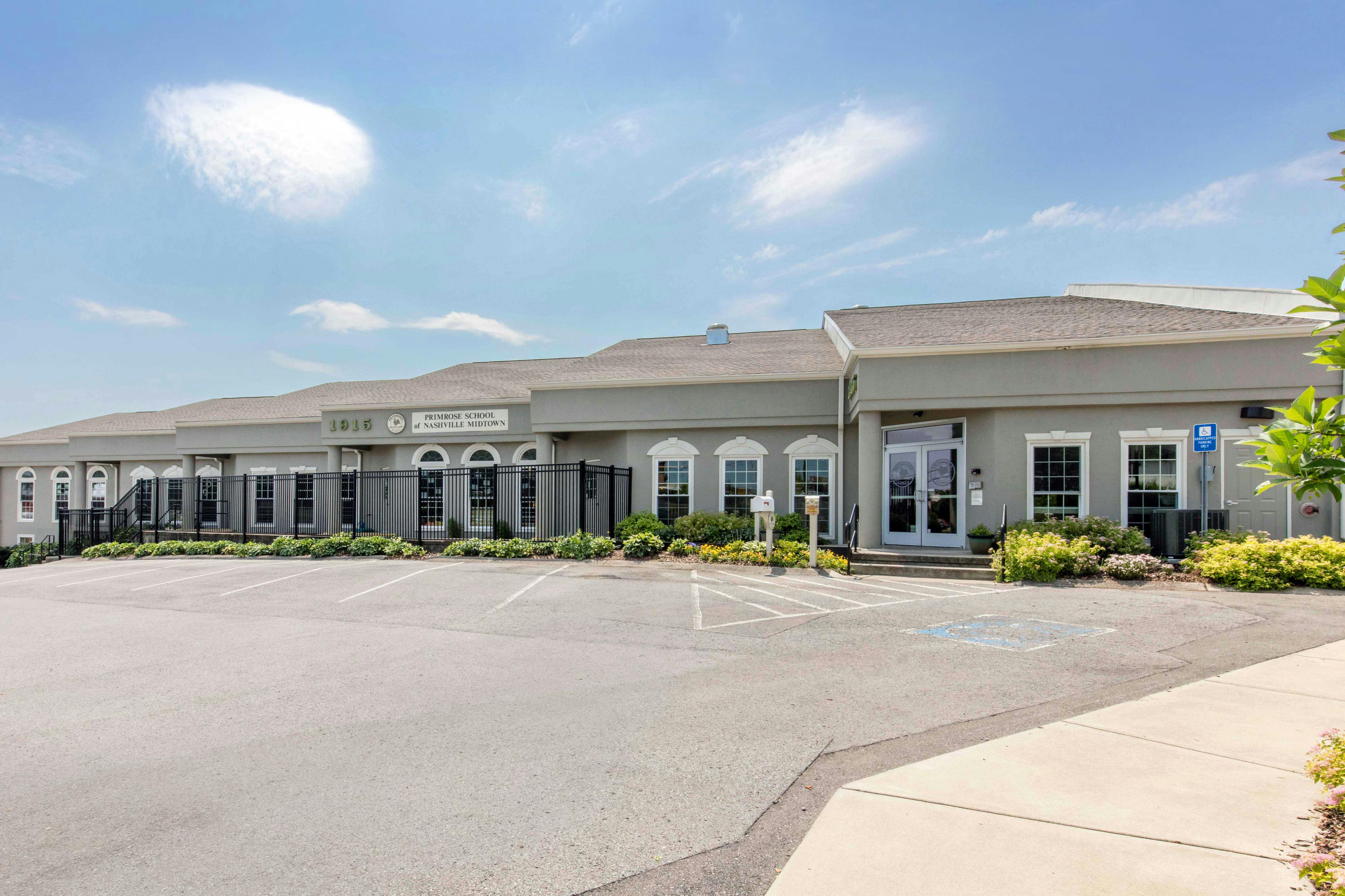 Exterior of Primrose School of Nashville Midtown with a parking lot in front