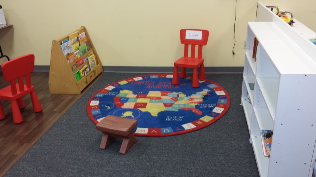 Children's chairs and rug with a map of the United States