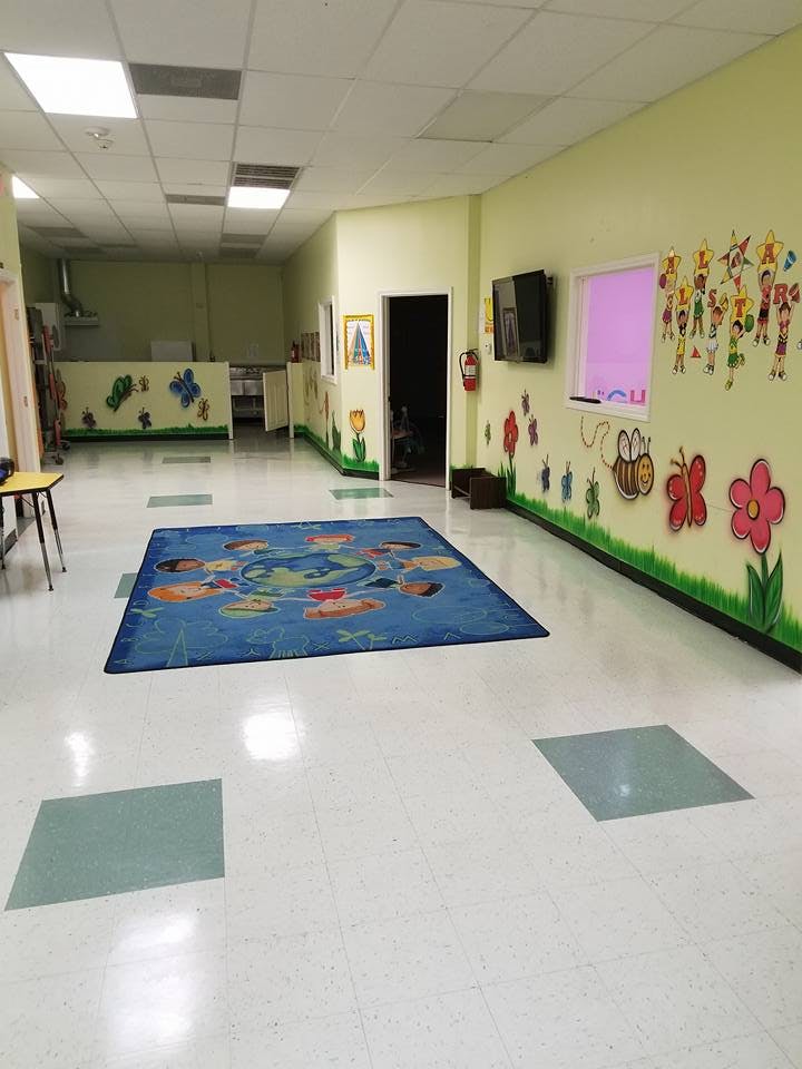 Empty classroom with a blue rug and colorful wall decorations