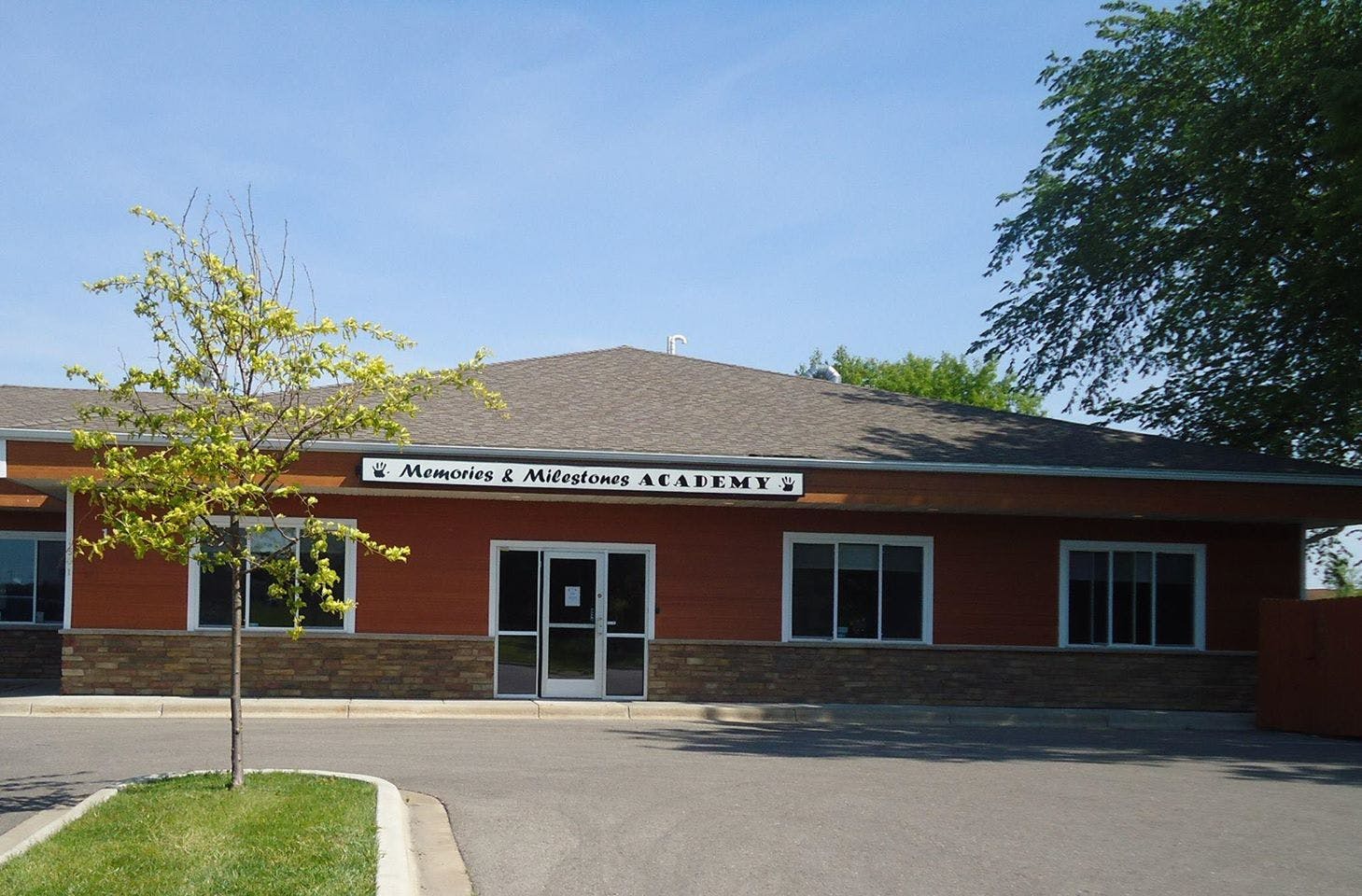 Building with sign "Memories & Milestones Academy"