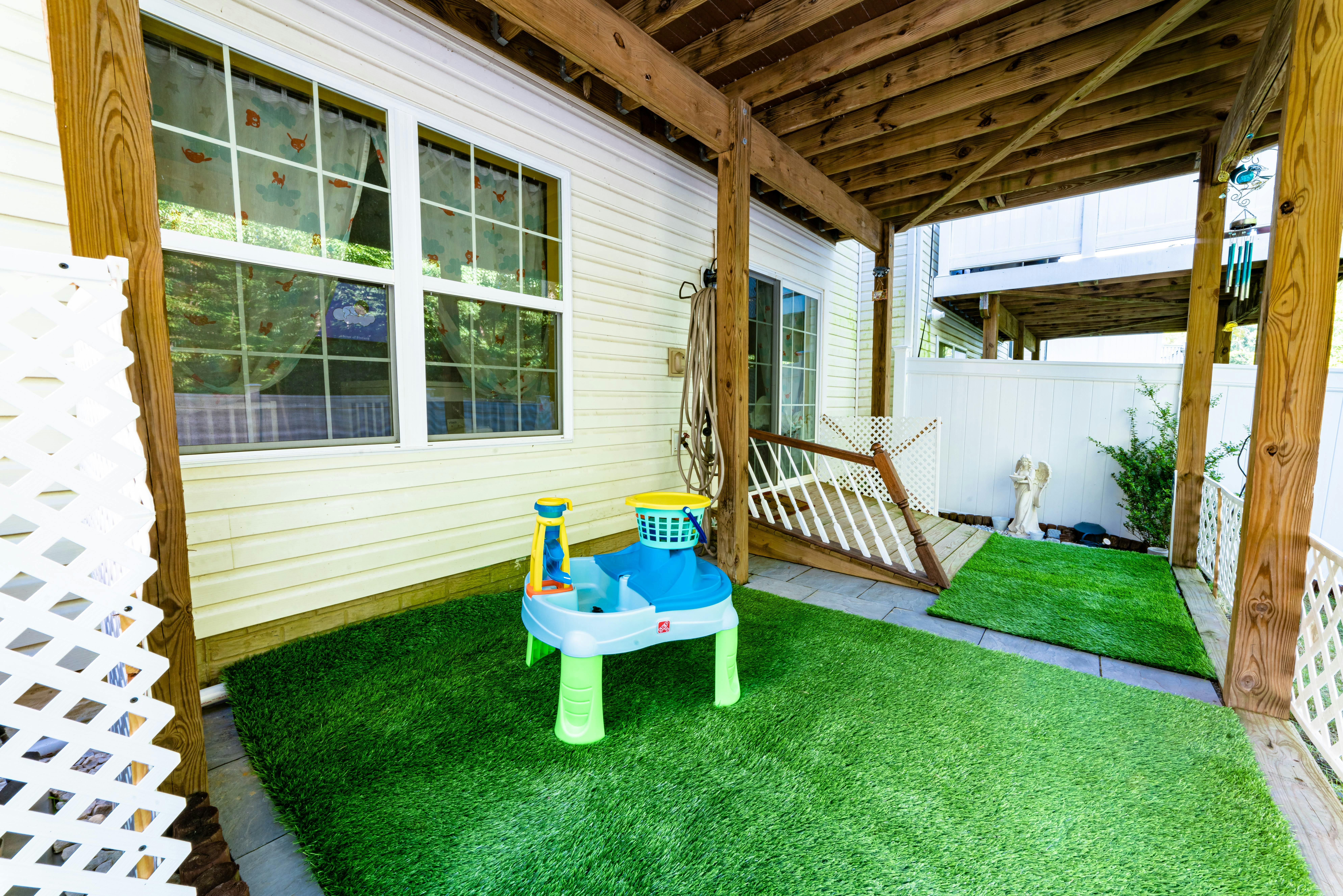 Patio with artificial grass and a child's play table