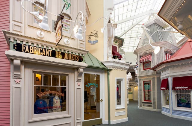 Miniature buildings with a sign that reads "FABRICANT DE JOUETS"