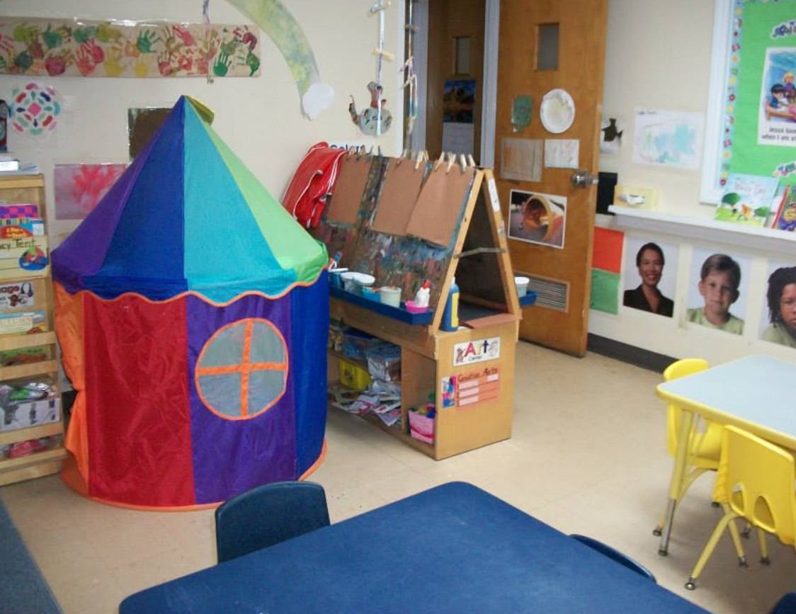 Play tent and play kitchen in a classroom