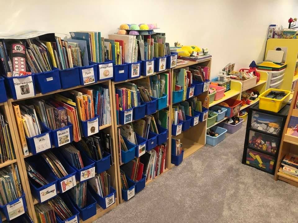 Books and storage bins on shelves in a classroom