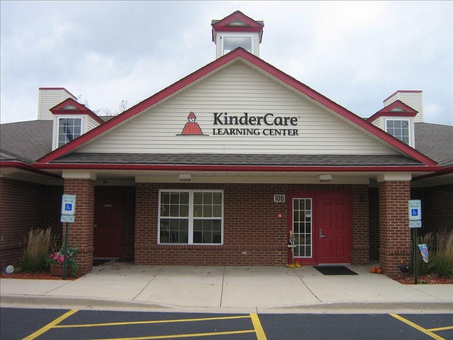 Front exterior of a KinderCare Learning Center building