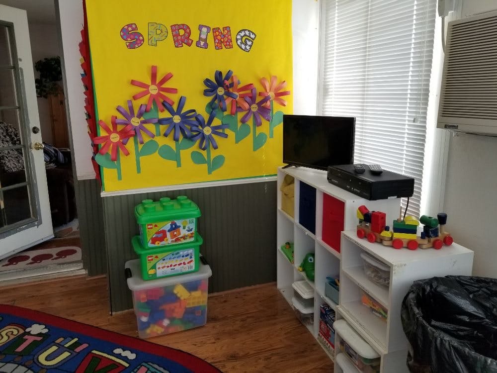 Classroom with a yellow banner that says "SPRING" and colorful flowers