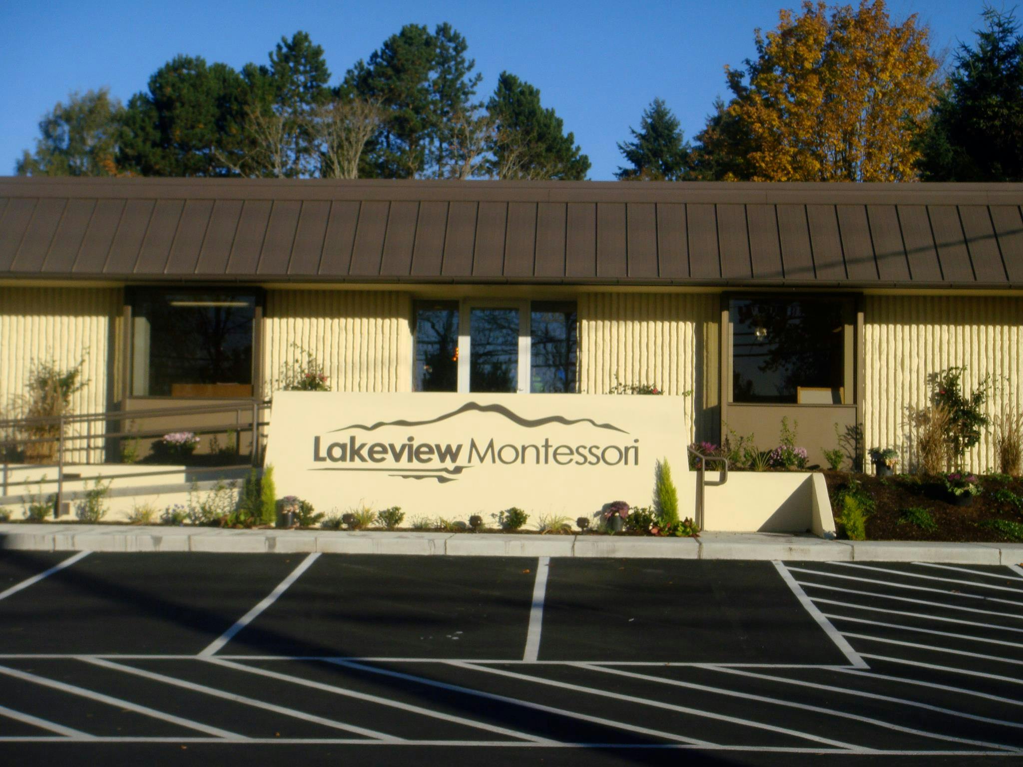 Building with "Lakeview Montessori" sign and parking lot