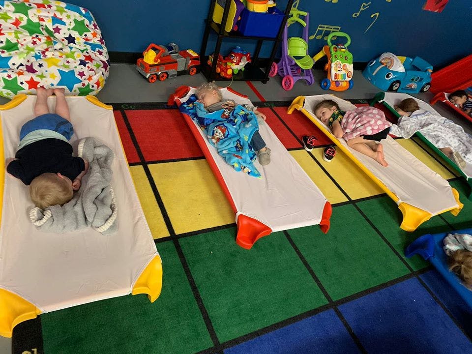 Children sleeping on cots in a daycare