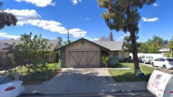 House with a garage and driveway