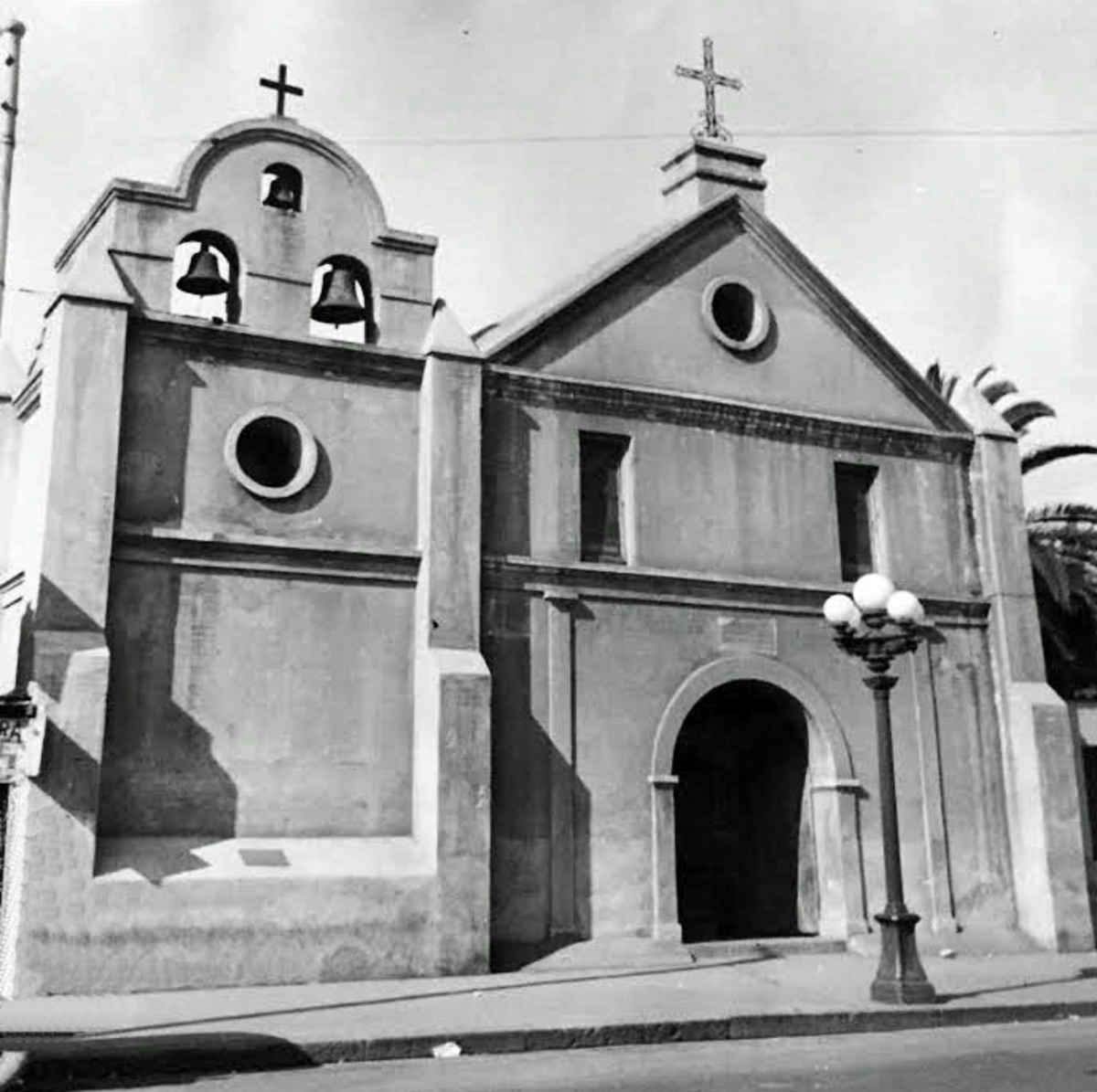 Black and white photo of a church with two bell towers