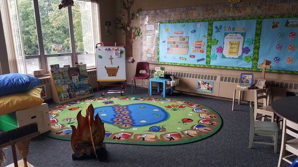 Classroom with a colorful rug, whiteboard, and bulletin board