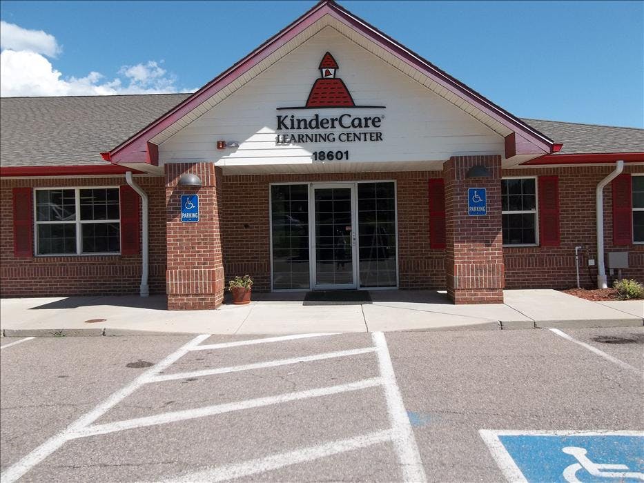 Front exterior of a KinderCare Learning Center building