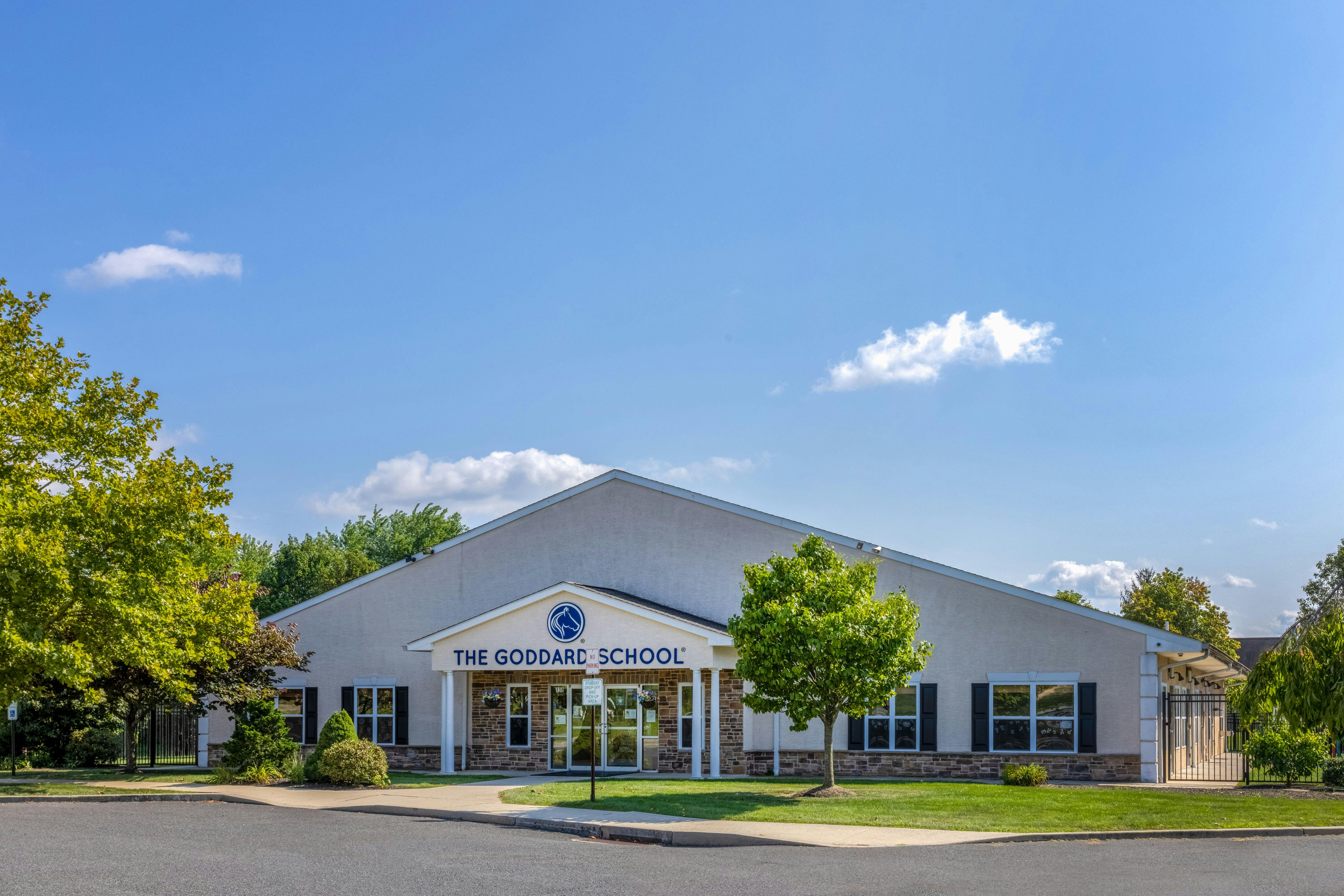 Building with a sign that reads "THE GODDARD SCHOOL"