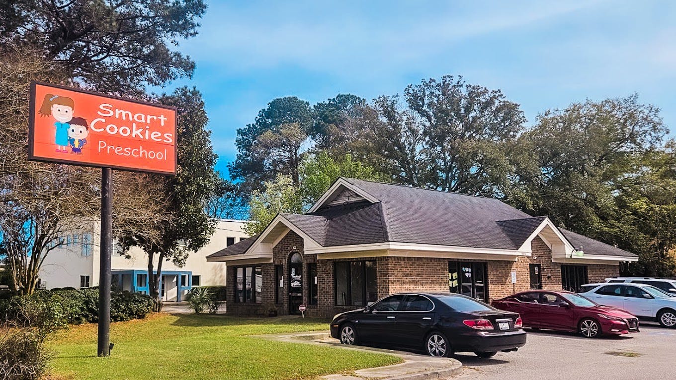 Sign for Smart Cookies Preschool in front of a brick building