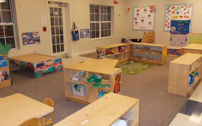 Empty classroom with shelves, tables, and learning aids