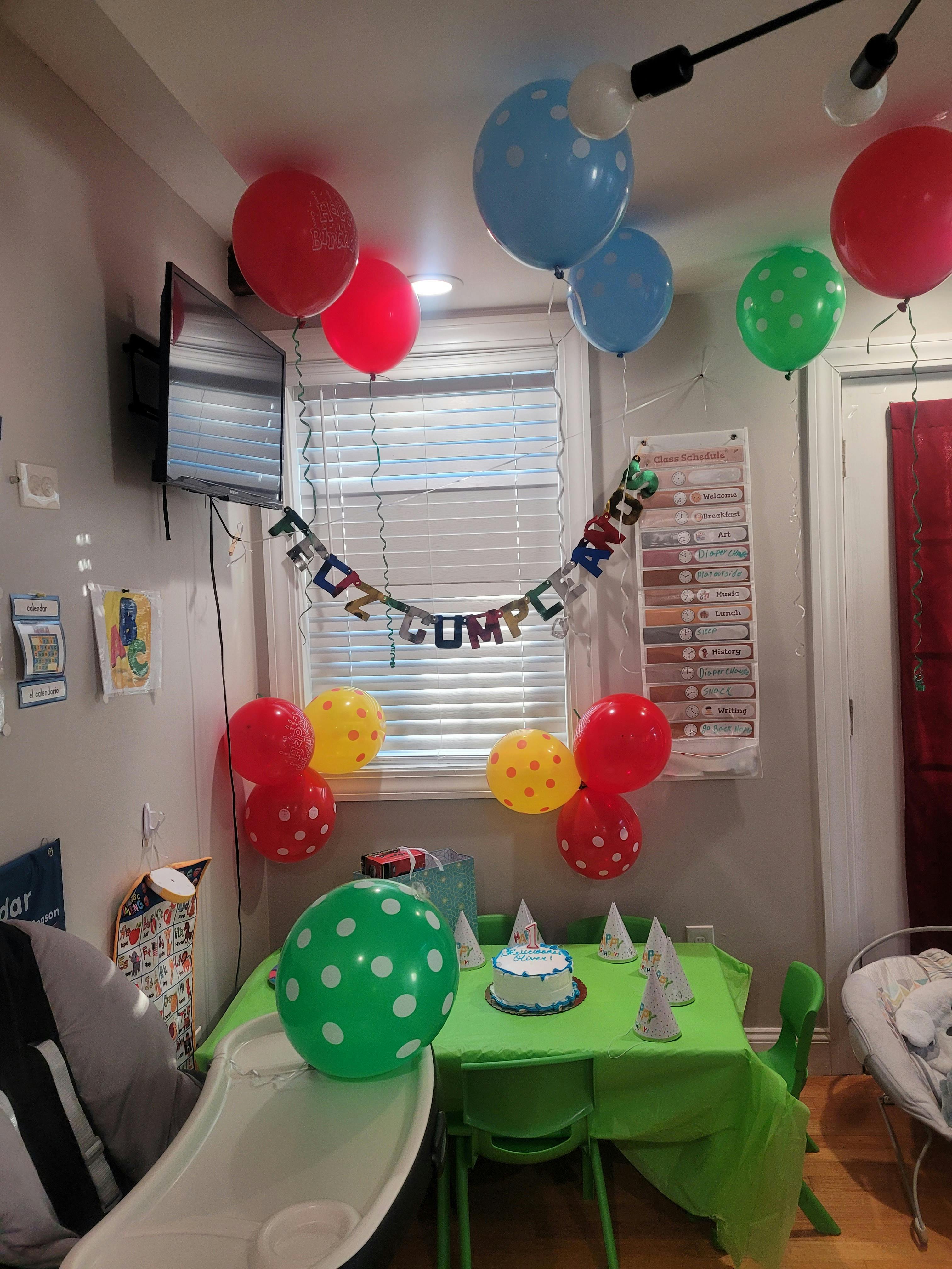 Balloons and decorations for a birthday party in a room