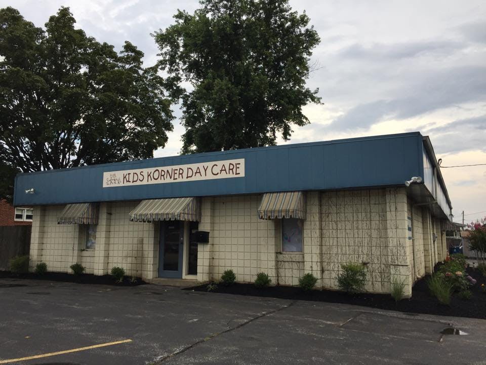 Building with "Kids Horner Day Care" sign