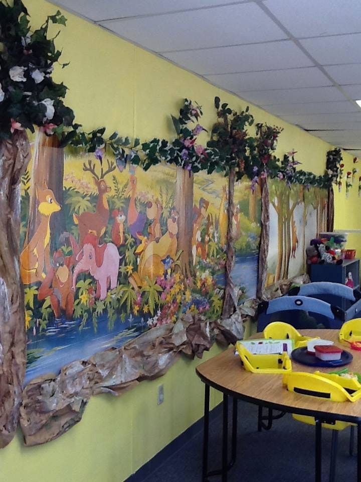Classroom wall with a jungle mural featuring animals and trees