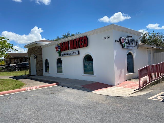 White building with "San Mateo Learning Academy" sign