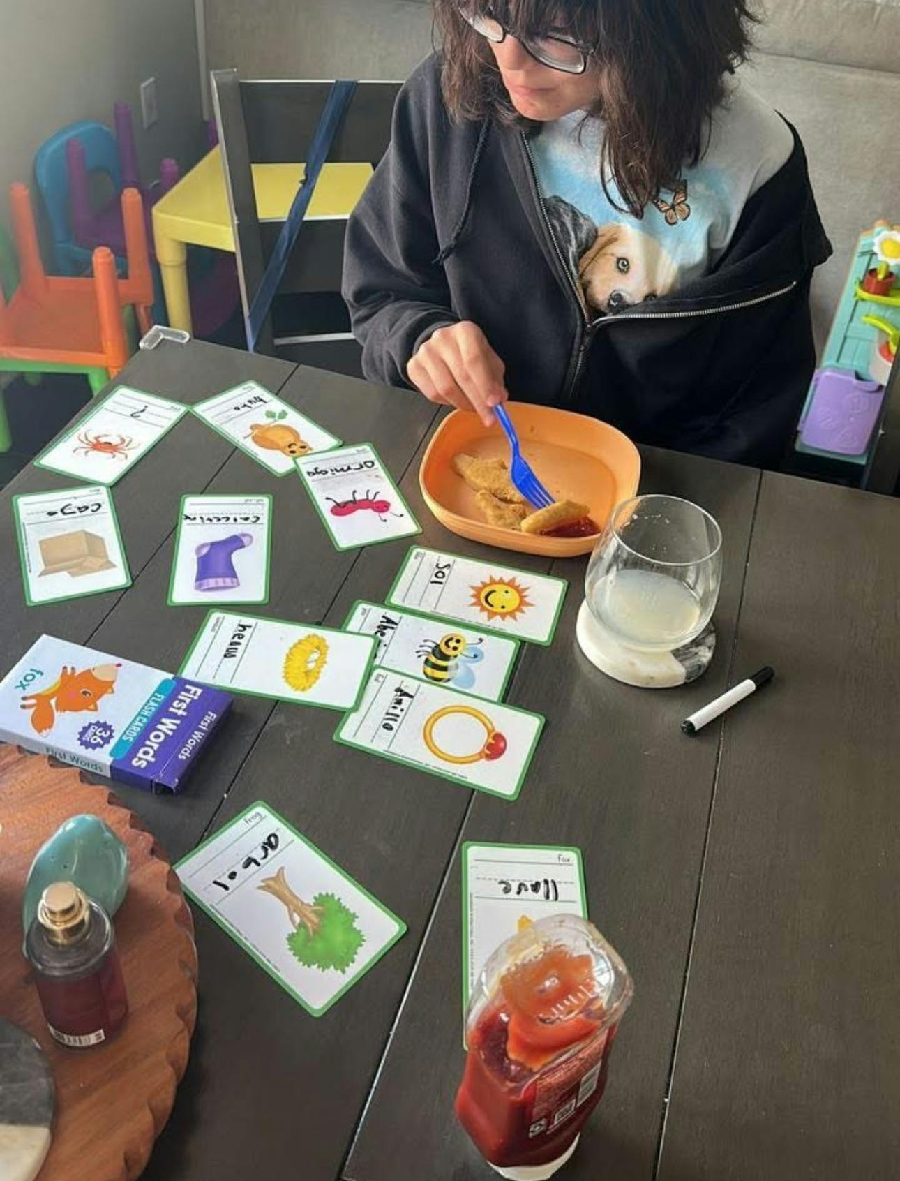 Person eating at a table with flashcards spread out