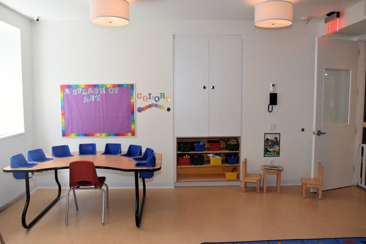 Classroom with a curved table and blue chairs