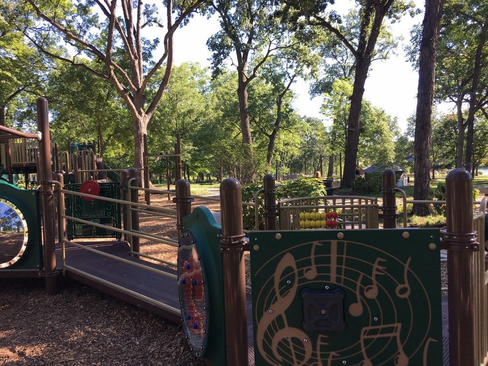 Lake Ellyn Park in Glen Ellyn Parent Reviews on Winnie