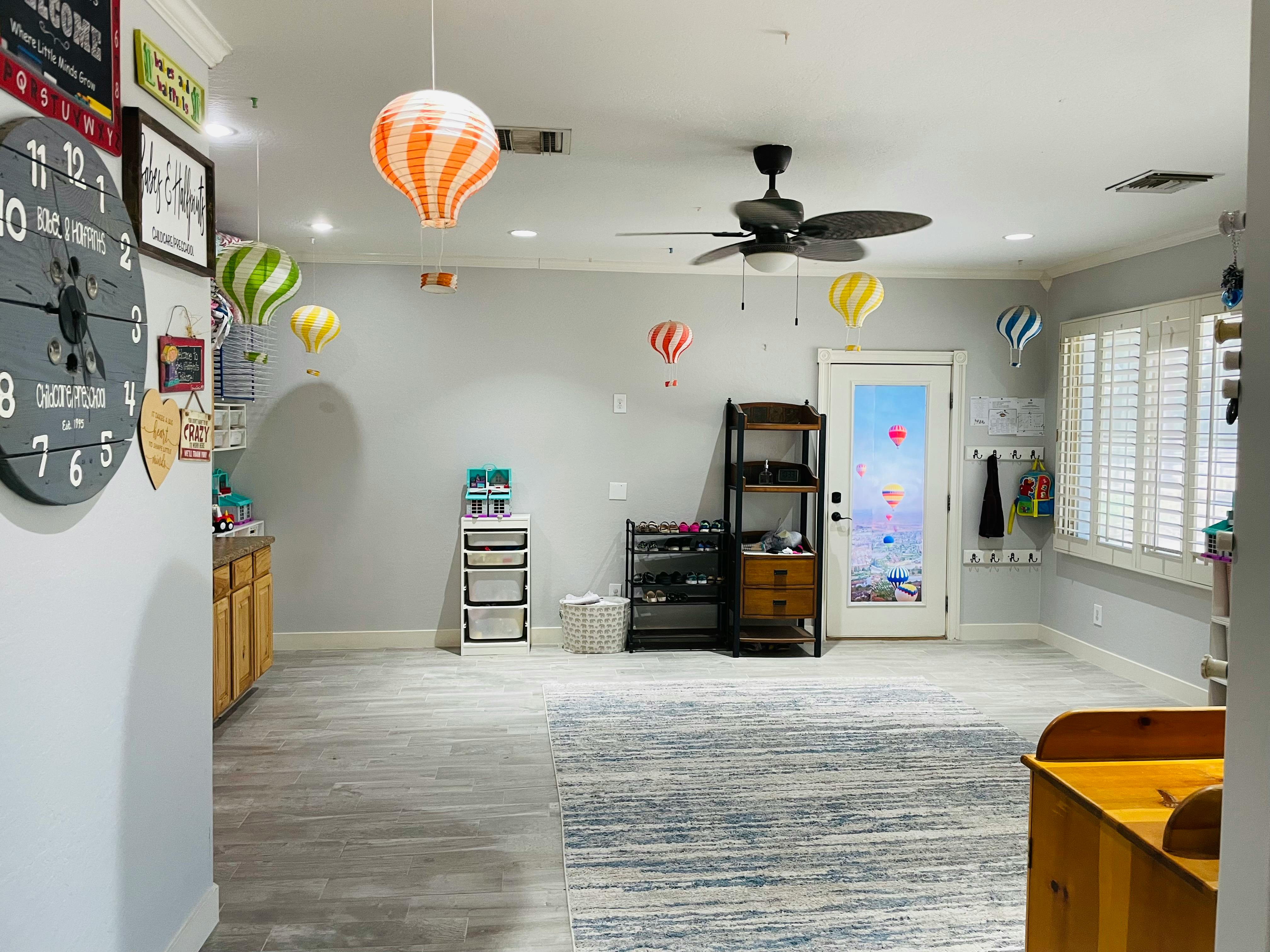 Room with hot air balloon decorations and a ceiling fan