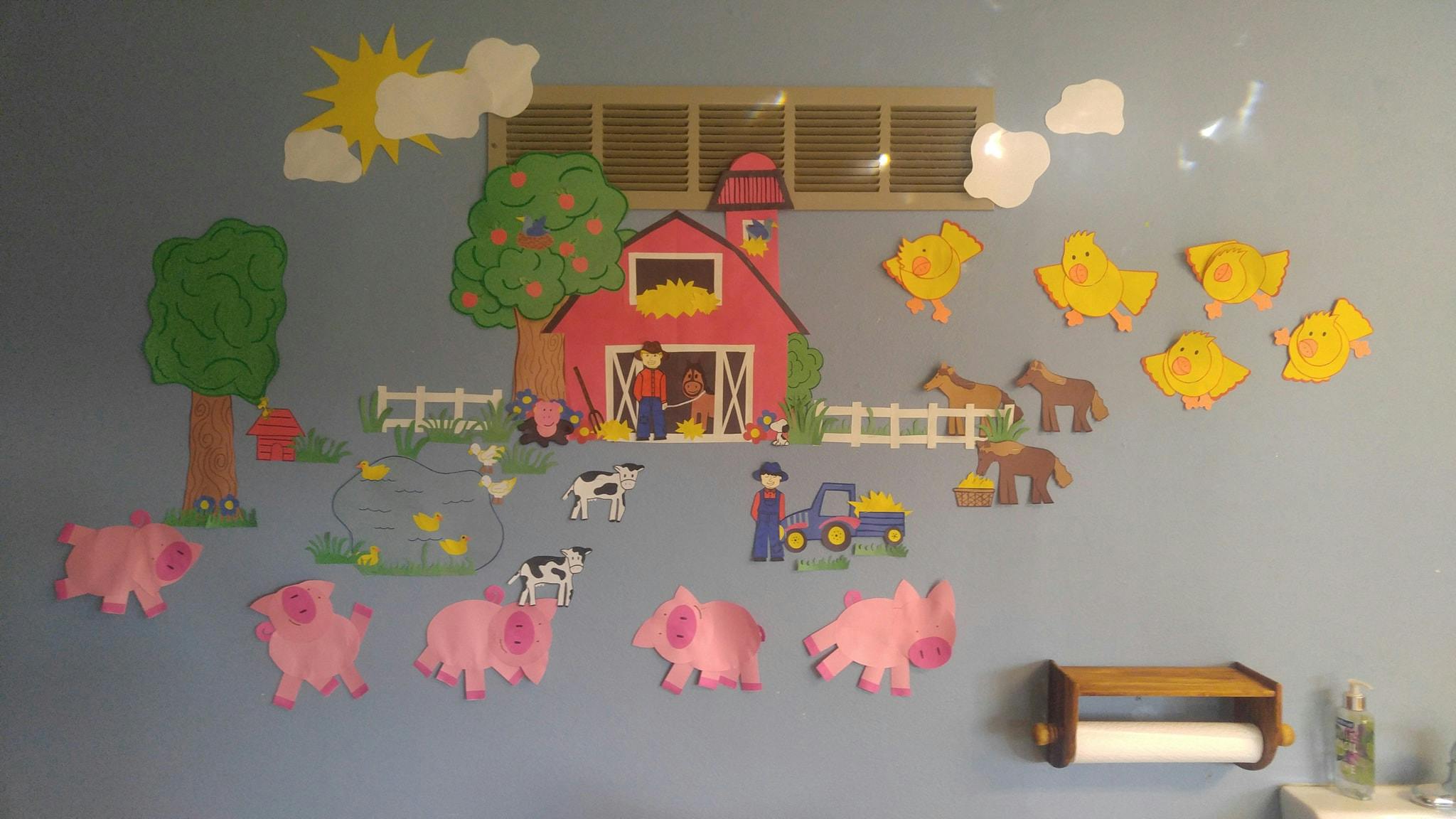 Farm-themed wall decorations with barn, animals, and sun