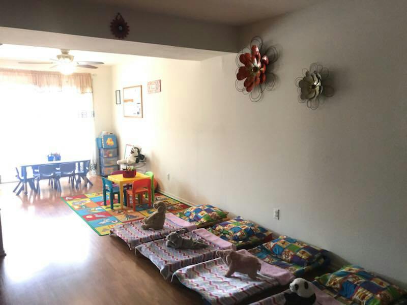 Room with children's tables and floor mats with stuffed animals