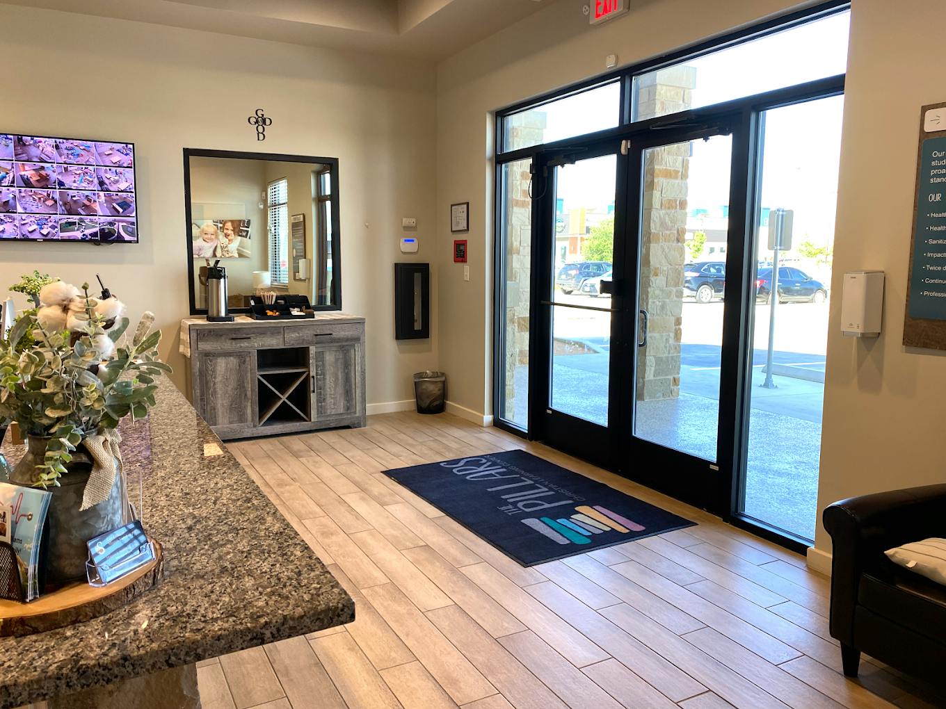 Entrance area of a lobby with a welcome desk and glass doors